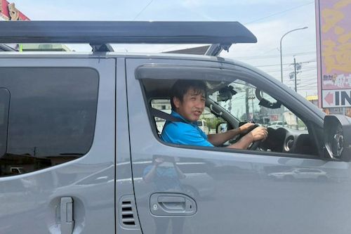 車で移動している様子